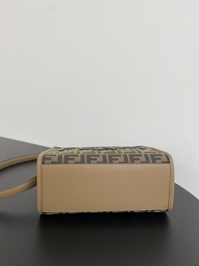 フェンディバッグ着用イメージ
